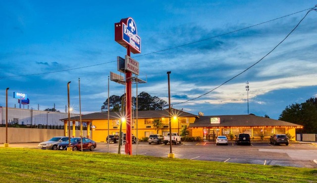 Executive Inn & Suites