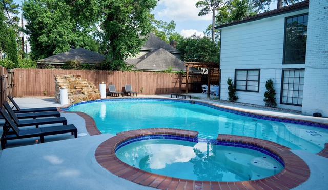 Major international sporting event Home with Pool!