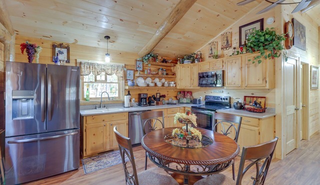 Fire Pit + Deck: Cabin by Greers Ferry Lake!