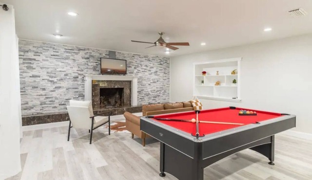 Firepit + Pool Table + Grill + 8mi to Blue Springs