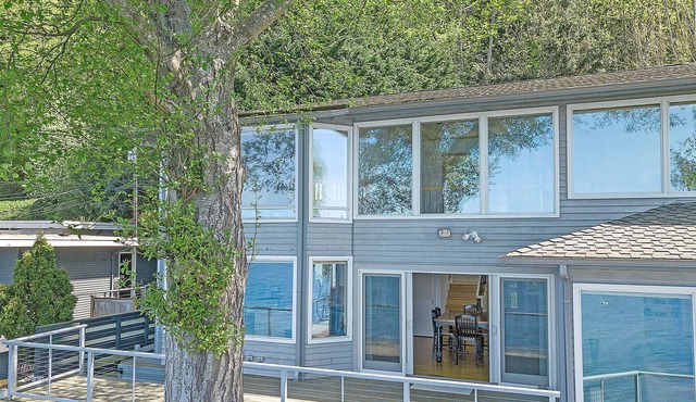 Four Stone Beach House Near Seattle, Vashon Island Washington