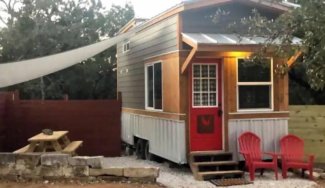 "Fox" tiny home in 2 acre gated boutique resort with pool!