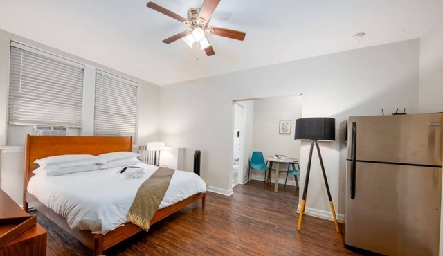 Frontdesk | Relaxing Studio Apt near Jackson Park