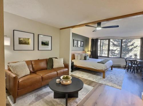 Fully Updated Studio Near Resort with Pool Hot Tub