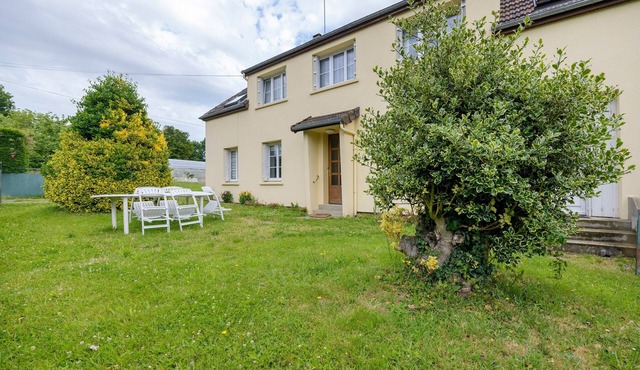 Gîte Chez Madeleine: Private Terrace, Garden, and Wi-Fi in Coutances
