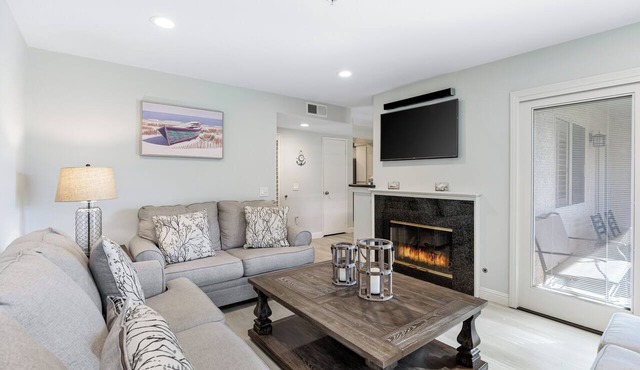 Gated Coastal Condo Pool + Hot Tubs Access Walk to Beach | Seabreeze Retreat