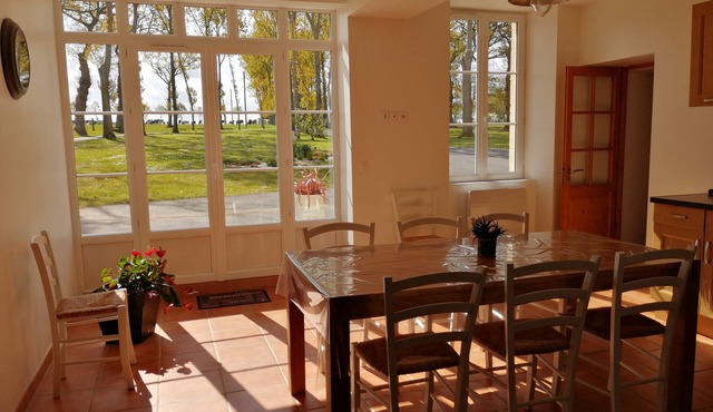 GITE: LARGE HOLIDAY HOUSE IN THE COUNTRY WITH BILLIARD, LARGE LIVING ROOM