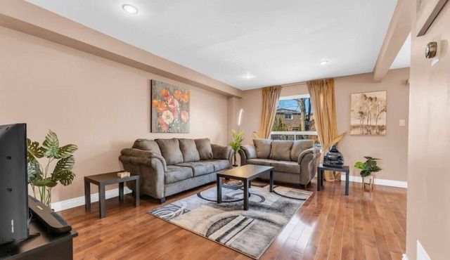 Gorgeous 3BRHome in Brampton WFH Setup and Parking