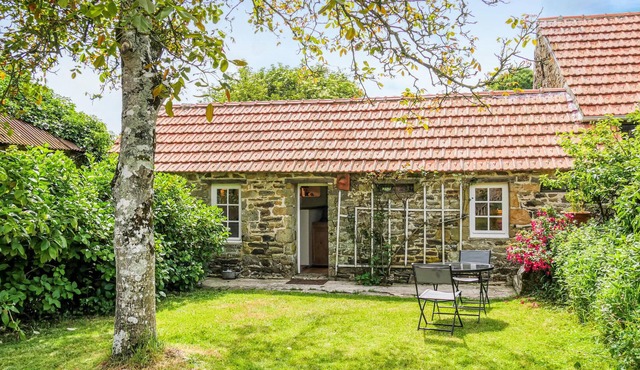 Gorgeous home in Quettehou with WiFi