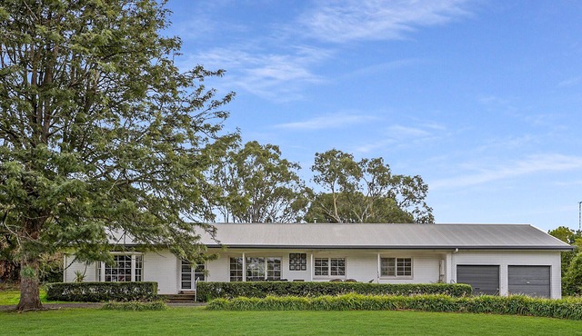 Gorgeous two bedroom home with lake views!