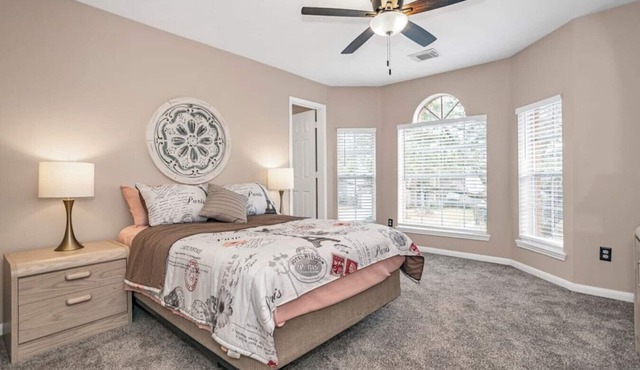 Granite Gorge · Spacious 4-bed 2.5 bath home with large backyard