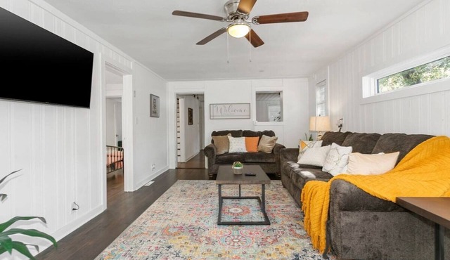 Great for Groups Convenient Location Near Stadiums