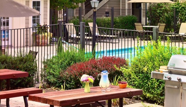 Great Relaxing Overnight Stay! 3 Family-friendly Units, Free Parking