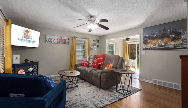 Great Space Sleeps8 4 KING beds+Fenced+Pets+FIFA26
