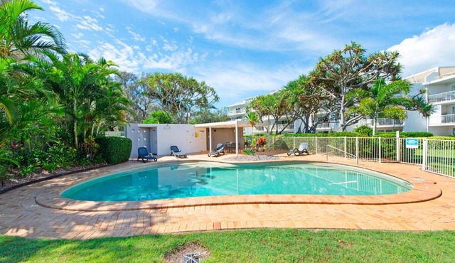 Ground Floor Beachfront Escape, Pool Views,Surfside Resort