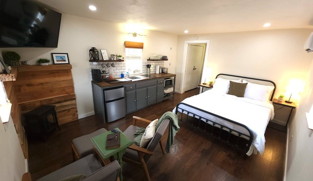 Handsome Modern Rustic Studio Cottage!