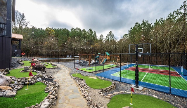 Heated Pool + Pickleball + Mini Golf | Ultimate Group Getaway