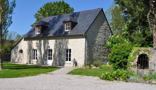 Historic house at Utah Beach with internet access and pets allowed