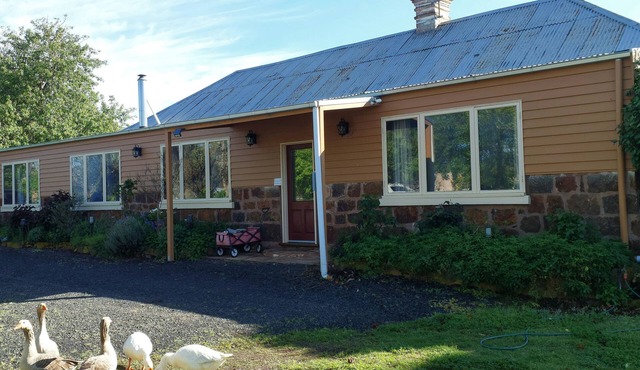 Historic rural large 3 bedroom GuestHouse