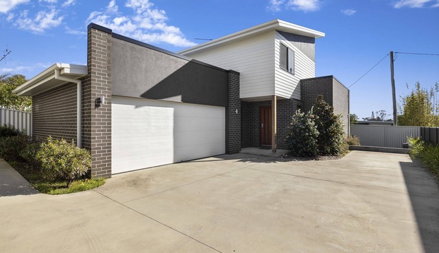 Holiday on Nelson - Modern, stylish townhouse