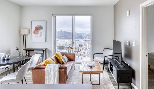 Ideal First Hill 1BR w/ Gym, Roof & Lounge, nr Pioneer Sq, by Blueground