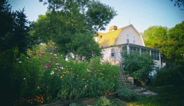 Idyllic, Fully Restored 1890's Farmhouse: max occupancy 6