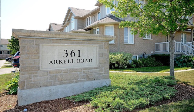 Immaculate townhouse in highly sought-after South-end of Guelph