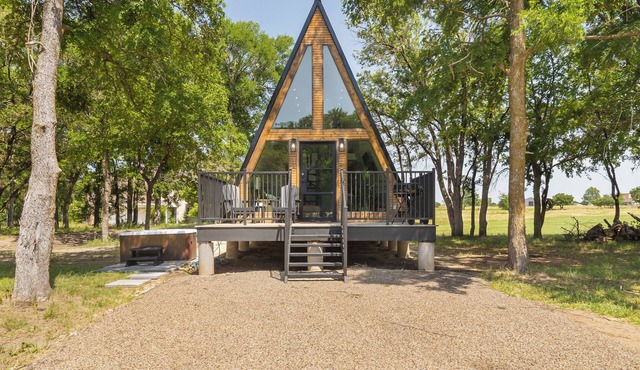 Intimate A Frame*Hot Tub*Near Hiking & Stockyards