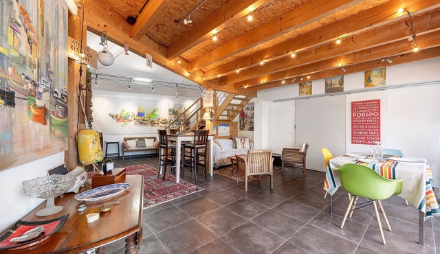 L'Atelier - Loft-Style Studio in Porspoder, 100 m from the Beach, Bedroom & Spacious Living Area