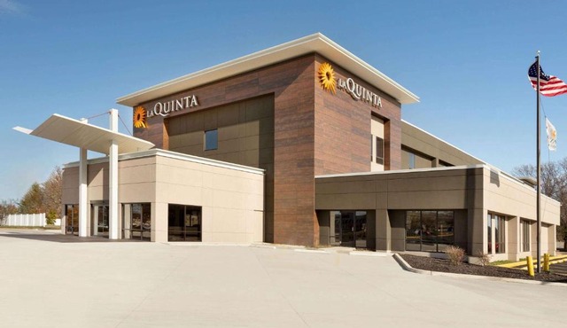La Quinta Inn & Suites by Wyndham St Louis Route 66