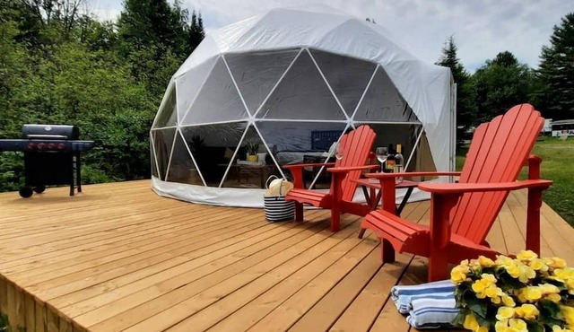 Lakefront Dome with Idyllic Design and Views in Ontario