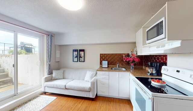 Lakefront studio with shared grill & firepit - steps to beach and pool