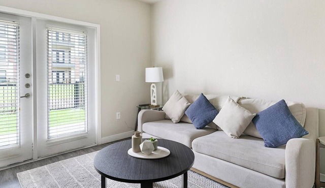 Landing | Chic 2BD, Gym, Pool
