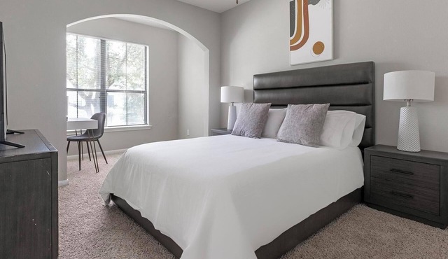 Landing | Spectacular 1BD, Gym, Pool