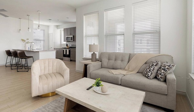 Landing | Spectacular 2BD, Gym
