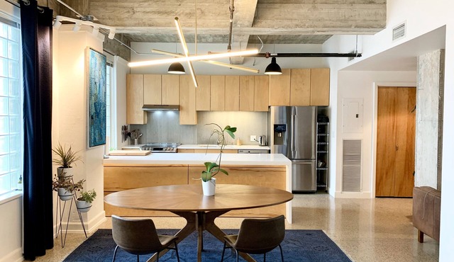 Large 2 Bedroom Modern Downtown, Walkable Lake/Capital 6 Month