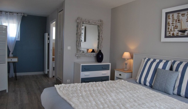Large F2/Parking/Private residence/SEA 300 Meter LANDING BEACHES