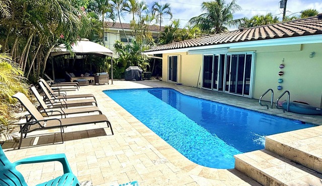 Large Waterfall Pool + Large Sun-drenched Patio 1.6 miles Poolside to Seaside!
