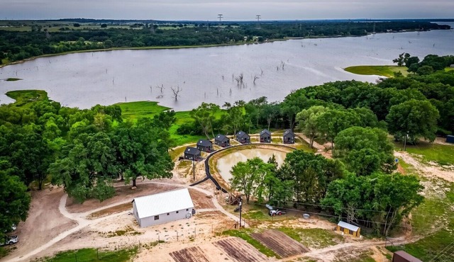 Limestone Fields | 16Ac | 10 Cabins | Lake | Farm