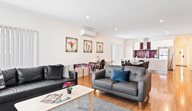 Looking for a spacious home your family or staff will love? This is it! Free, easy parking and simple, straight forward, keyless check in! Linen hire and air-conditioning (heating & cooling) included!
