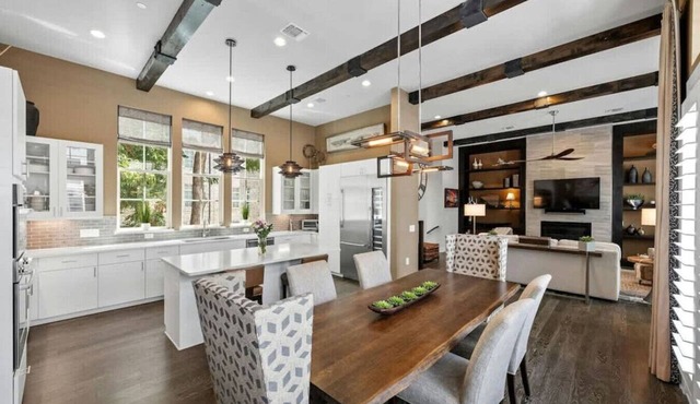 Luxe Townhome | 4bd 5ba Elevator | 1 mile from DT