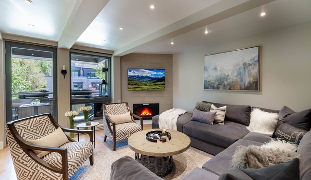 Luxurious 2BR 2BA w A/C & MTN Views!