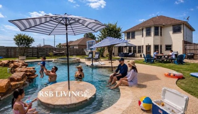 Luxurious Home with Huge Pool