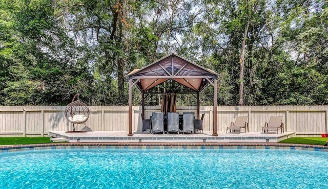 Luxurious, Spacious & Fun ~ Pool ~ Games~ Spa