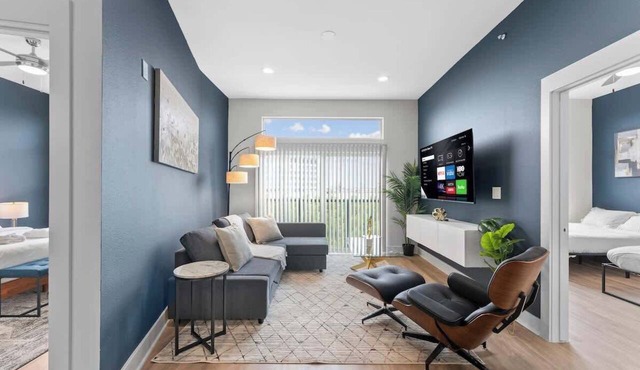 Luxury 2BD | Deep Ellum | Free Parking | Pool+Gym