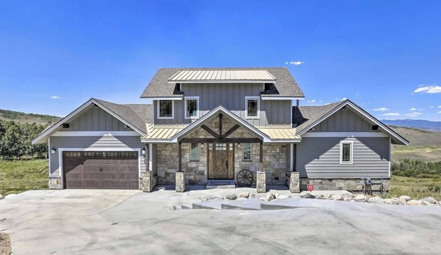 Luxury 6 BDR Home! Skiing, Golf, Views, Hot tub!