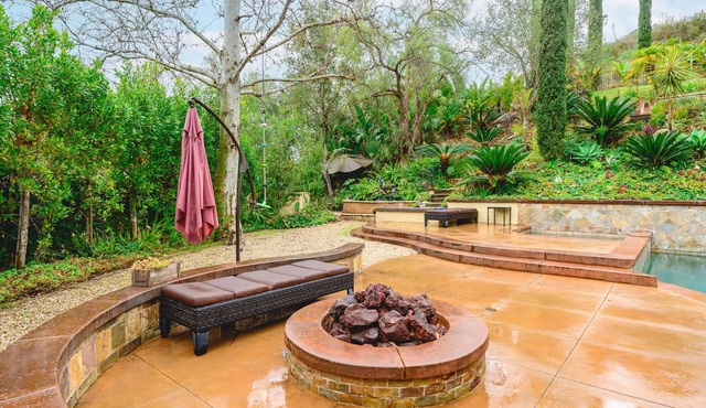 Luxury Villa w Pool Garden Outdoor Lounge
