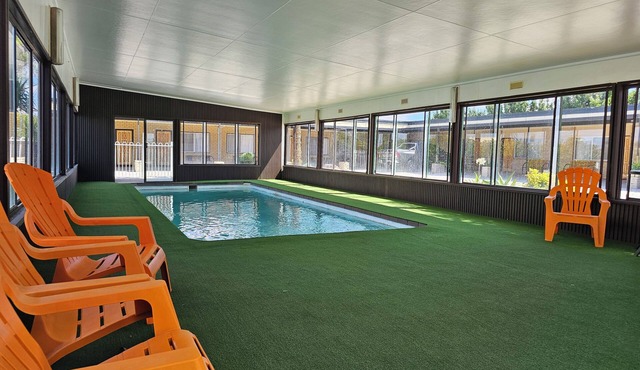 Majestic Motel