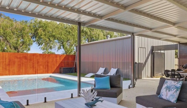 Mandurah Poolside Retreat