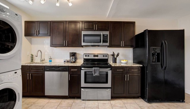 Mod Apartment next to Forest Park/BJC/WashU pets welcome
